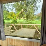 Chalé Glamping River Hut St Mullins